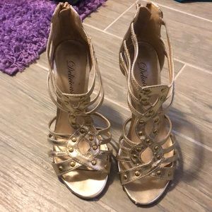 Gold dressy heel